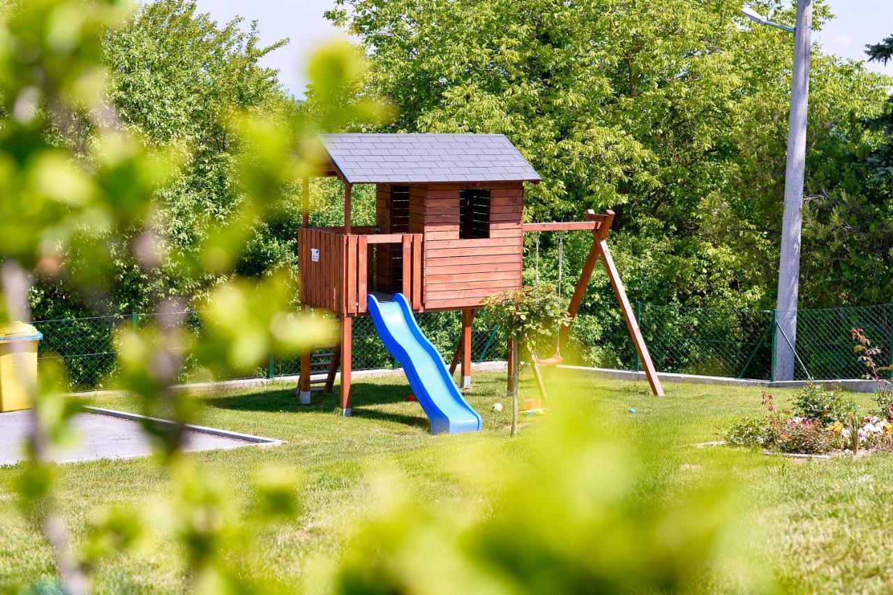 Cvetkova Hiza Sa Jacuzzijem Villa Tuheljske Toplice Exterior foto